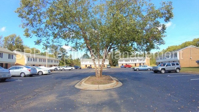 Foto del edificio - 1 Chesterfield Ct