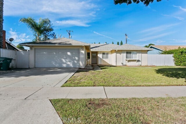 Foto del edificio - 15641 Mayflower Ln