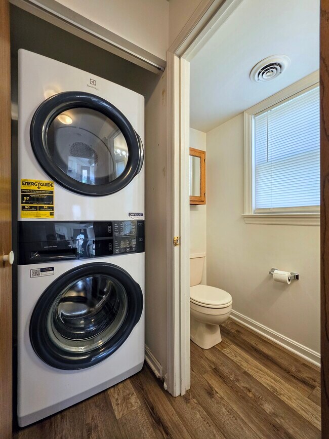 Building Photo - 391 E Jackson St