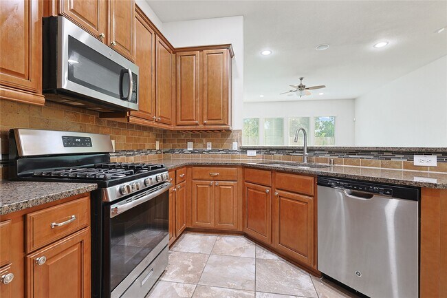 Building Photo - 5166 Oasis Park Ln