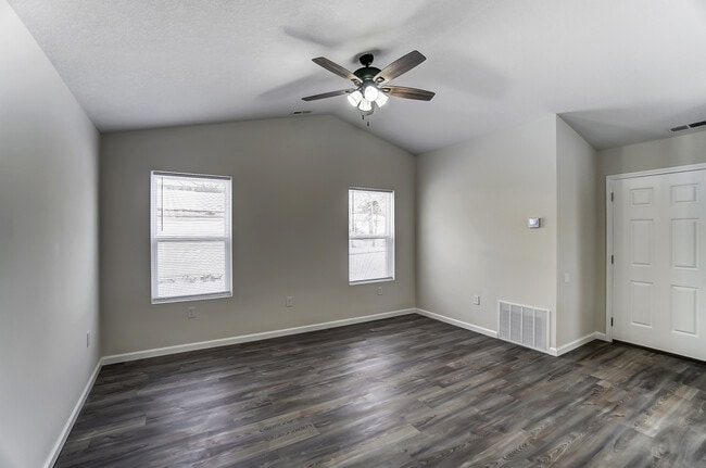 Building Photo - 1432 W Elm St