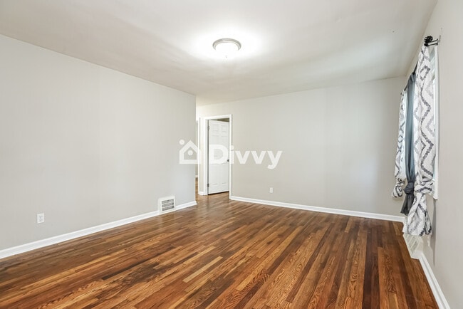 Building Photo - 537 Cornell Ave