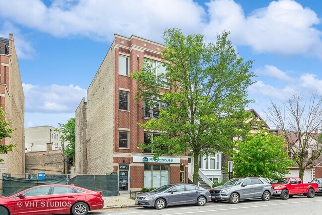 Building Photo - 2919 N Southport Ave