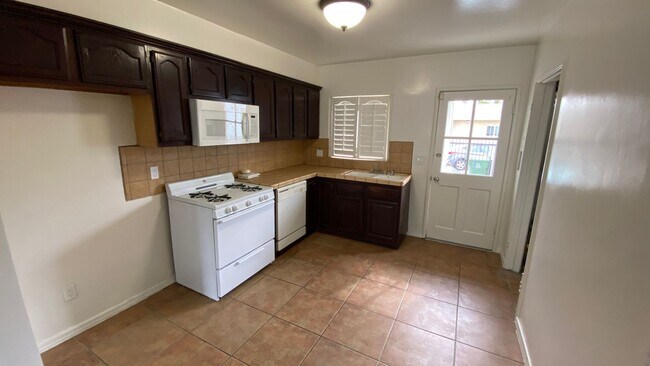 Foto del edificio - APT 6TH ST