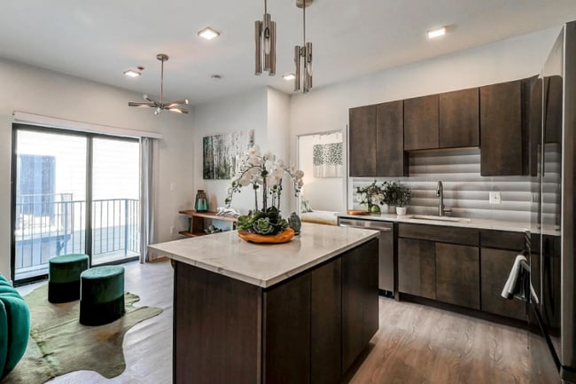 Building Photo - 421 S Broadway