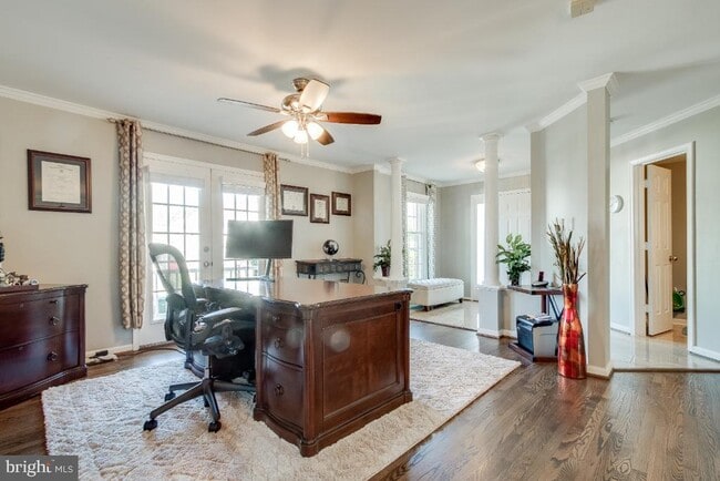 Building Photo - 6569 Forsythia St