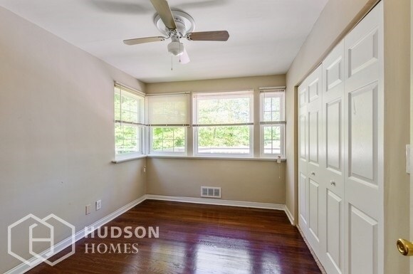Building Photo - 541 Park Dr