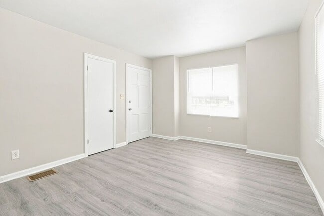Building Photo - 108 Columbian Ave