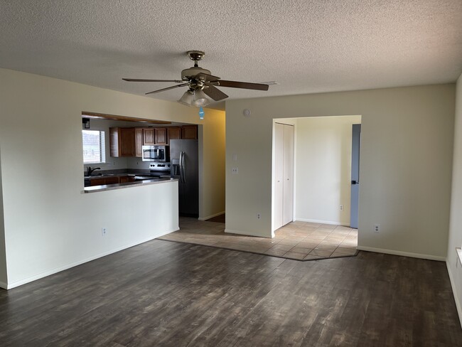 Building Photo - 6155 E Robles Rd