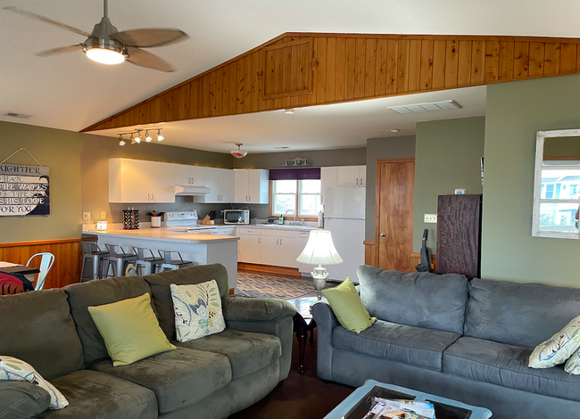 Building Photo - 1111 Veelee Dr