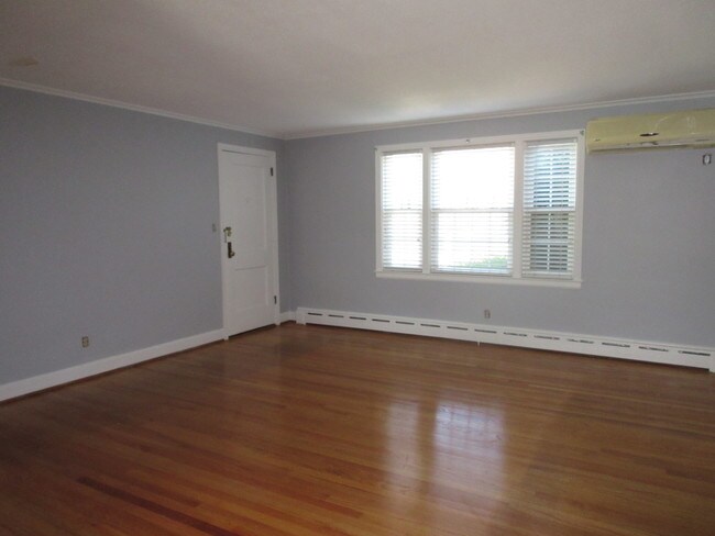 Building Photo - 1060 Farmington Ave