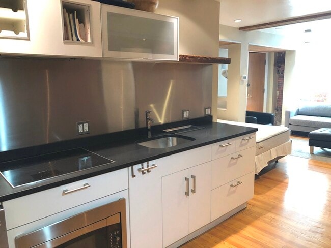 Building Photo - 19 Branch St