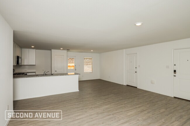 Building Photo - 1936 Aves Gln Ln