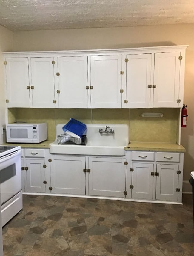 Building Photo - Perfect for college students, but great for others too!