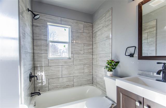 Building Photo - 5625 Arlington Park Dr