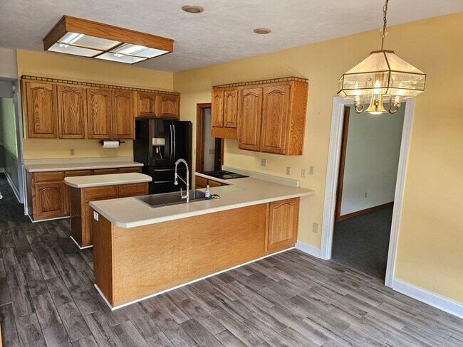 Foto del edificio - Lakefront NE Tallahassee Home