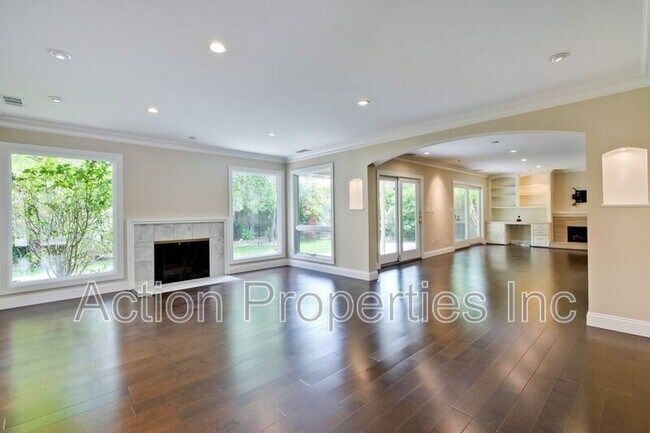 Building Photo - 491 Guadalupe Dr.
