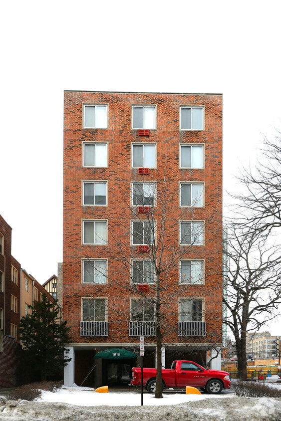 Building Photo - 1616 Hinman Ave
