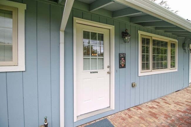 Building Photo - Pet friendly Jacksonville Home!!!