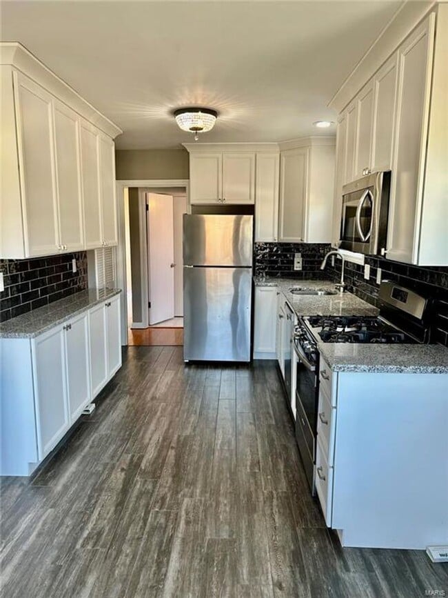 Building Photo - 7227-7229 Balson