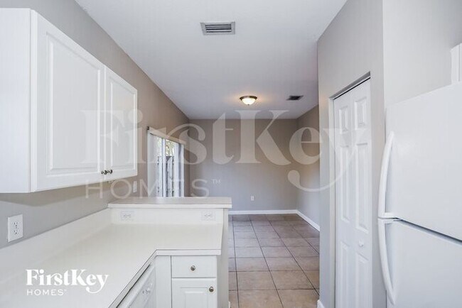 Building Photo - 2503 NE 41st Pl