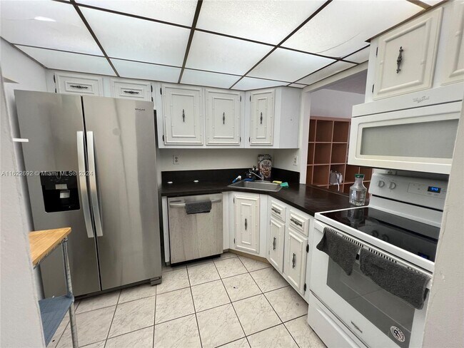 Building Photo - 2000 Atlantic Shores Blvd