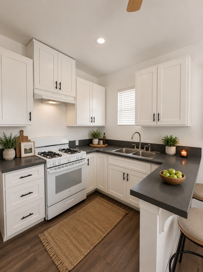 Building Photo - 555 N La Cadena Dr