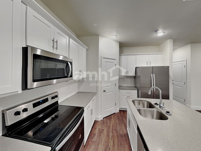 Building Photo - 1221 Redbud Dr