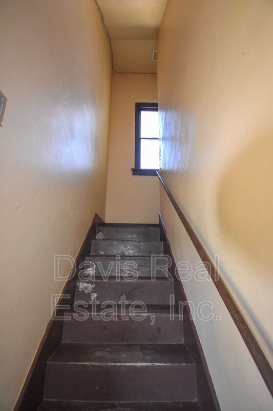 Building Photo - 75 2nd St