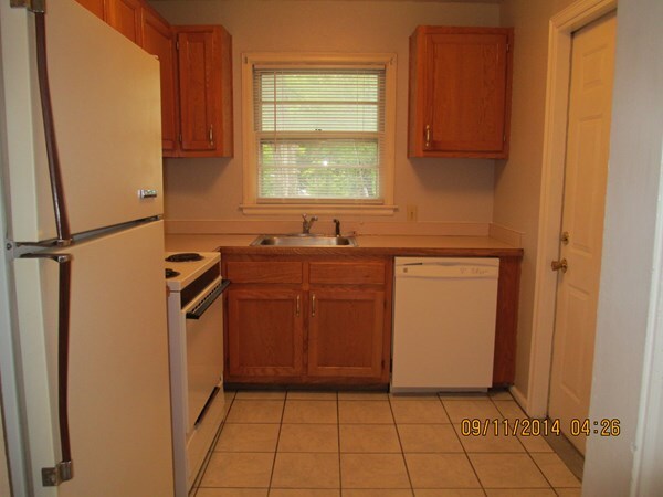 Kitchen - 1320 N Manhattan Ave