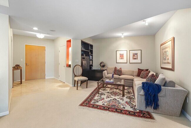 Building Photo - 13600 MARINA POINTE Dr