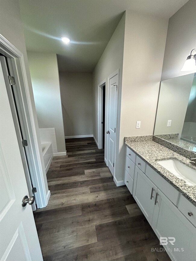 Foto del edificio - 8736 Lockridge Rd