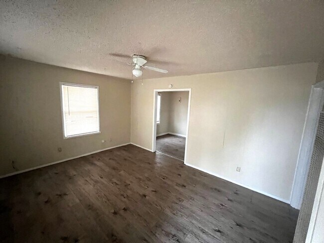 Building Photo - $0 First Month's Rent / $0 Deposit at Move-in