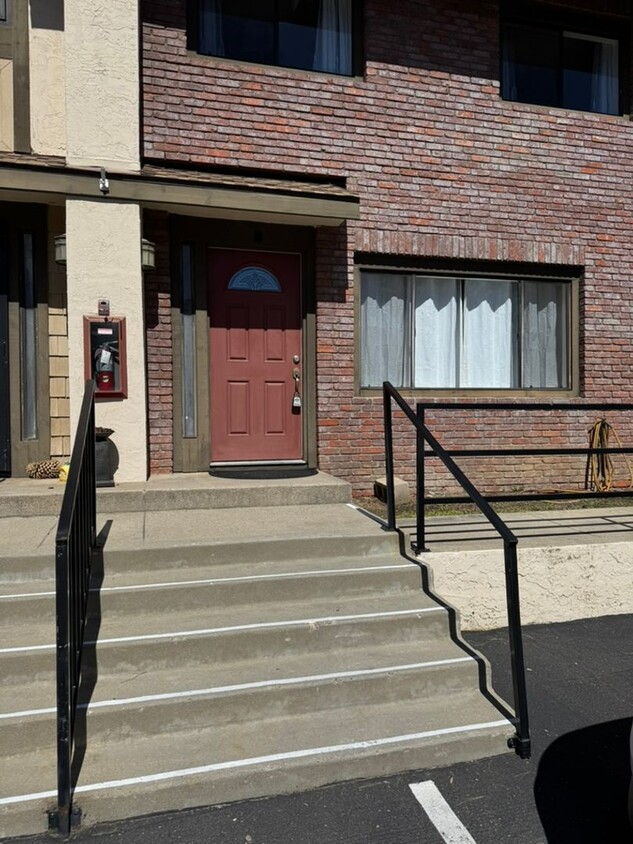 Foto principal - 3 Bedroom Townhome, Spotless Clean Condo i...