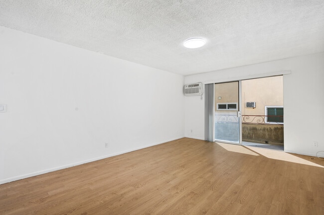 Building Photo - 11661 Goshen Ave