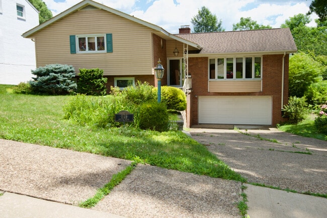 Building Photo - 1149 Sunrise Dr