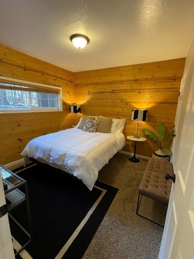 Foto del edificio - Tastefully remodeled cabin avail. 11/1/24 ...