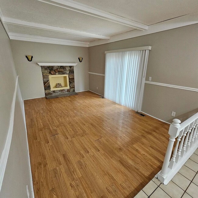 Foto del edificio - 4 bedroom, 2.5 bath, 2 car garage colonial...