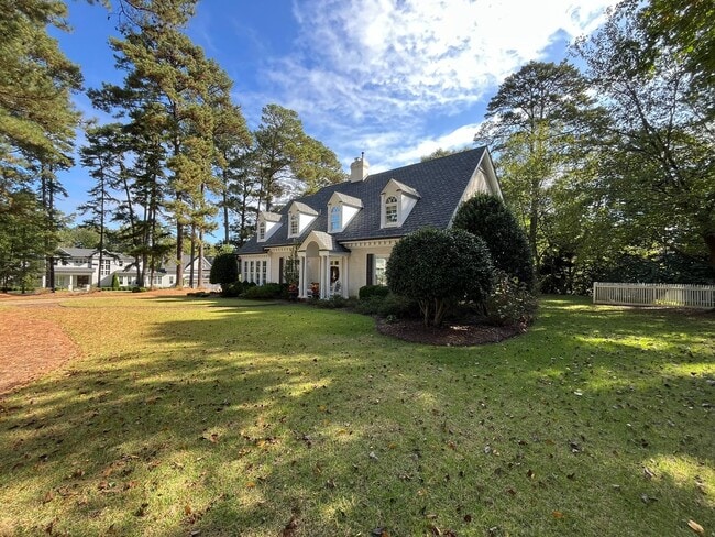 Building Photo - Incredible 5BD, 4.5BA House in Downtown Ra...