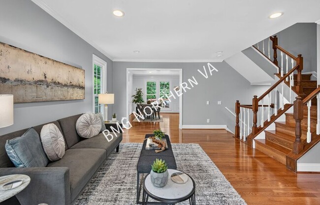 Photo - 43790 Laburnum Sq- House