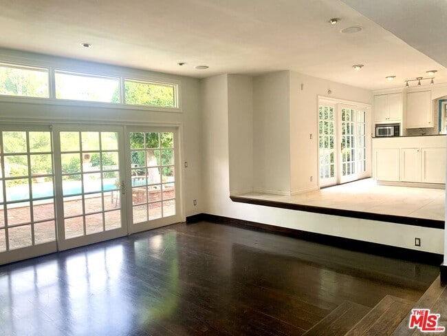 Foto del edificio - 10216 Cielo Dr