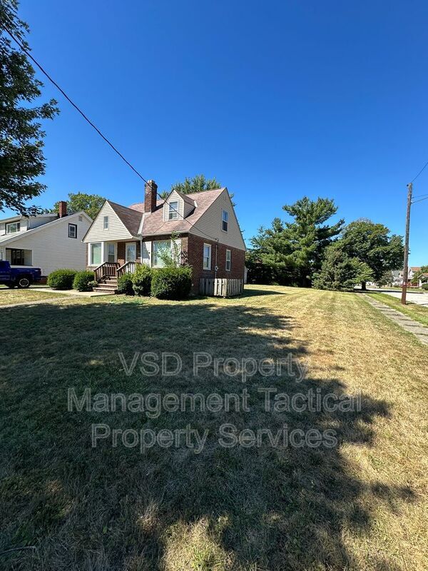 Foto del edificio - 906 E 232nd St