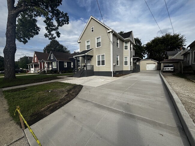 Building Photo - 5807 20th Ave