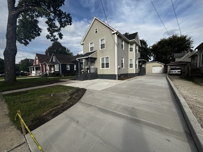 Building Photo - 5807 20th Ave