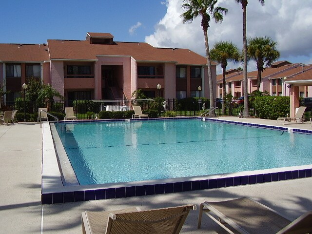 Foto del edificio - 5293 Vineland Rd