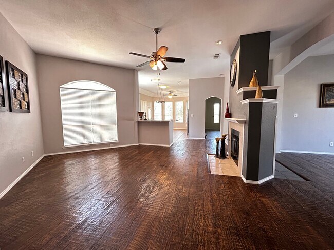 Building Photo - 304 Sparrow Hawk Dr
