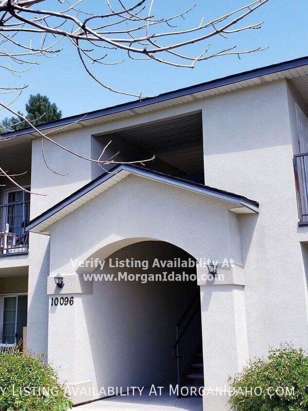 Primary Photo - 10096 W Garverdale Ln