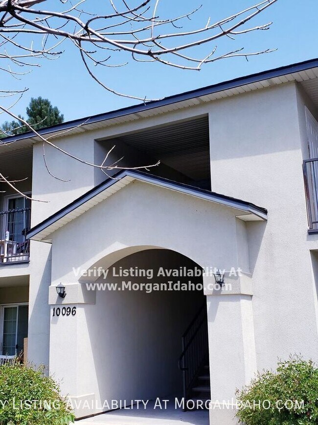 Building Photo - 10096 W Garverdale Ln Building Photo - 10096 W Garverdale Ln