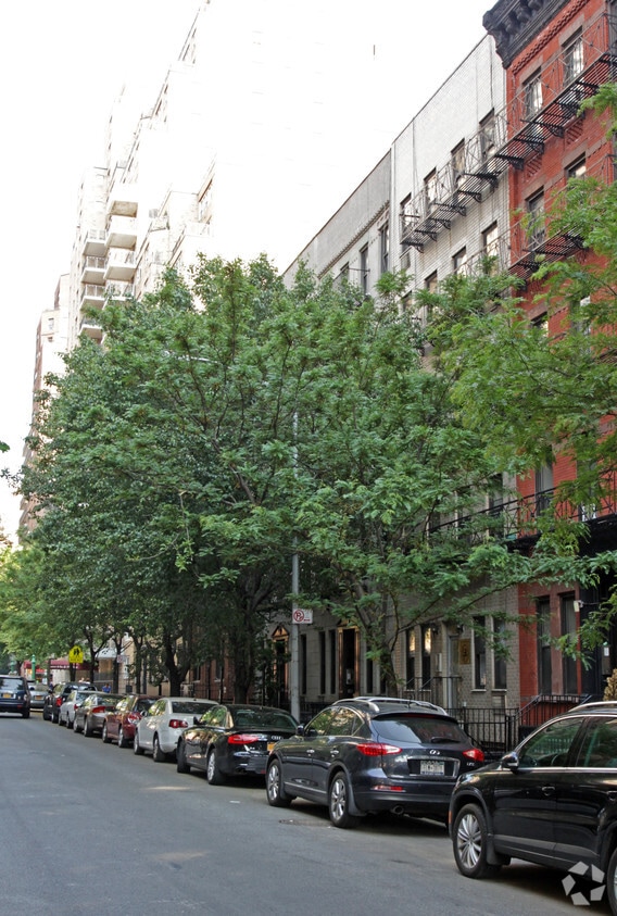 Building Photo - 415 E 81st St
