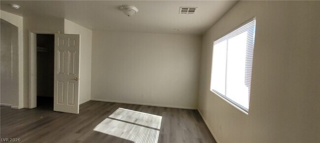Building Photo - 9229 Millikan Ave